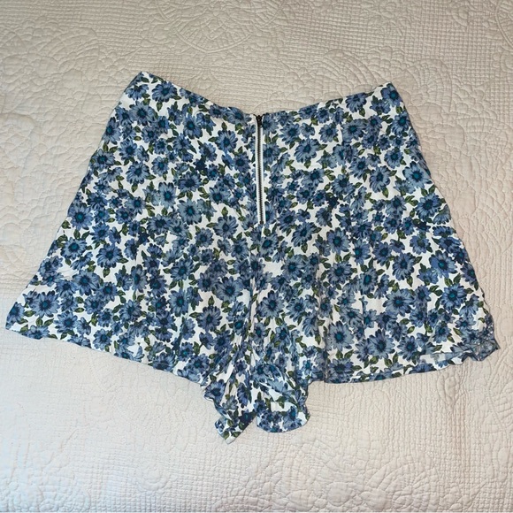Urban Outfitters Kimchi Blue Flowy Floral Shorts - Picture 2 of 4